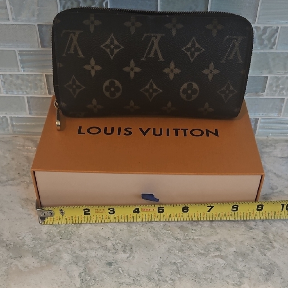 Authentic Louis Vuitton Tan and Brown Monogram Zipper Wallet 8x4